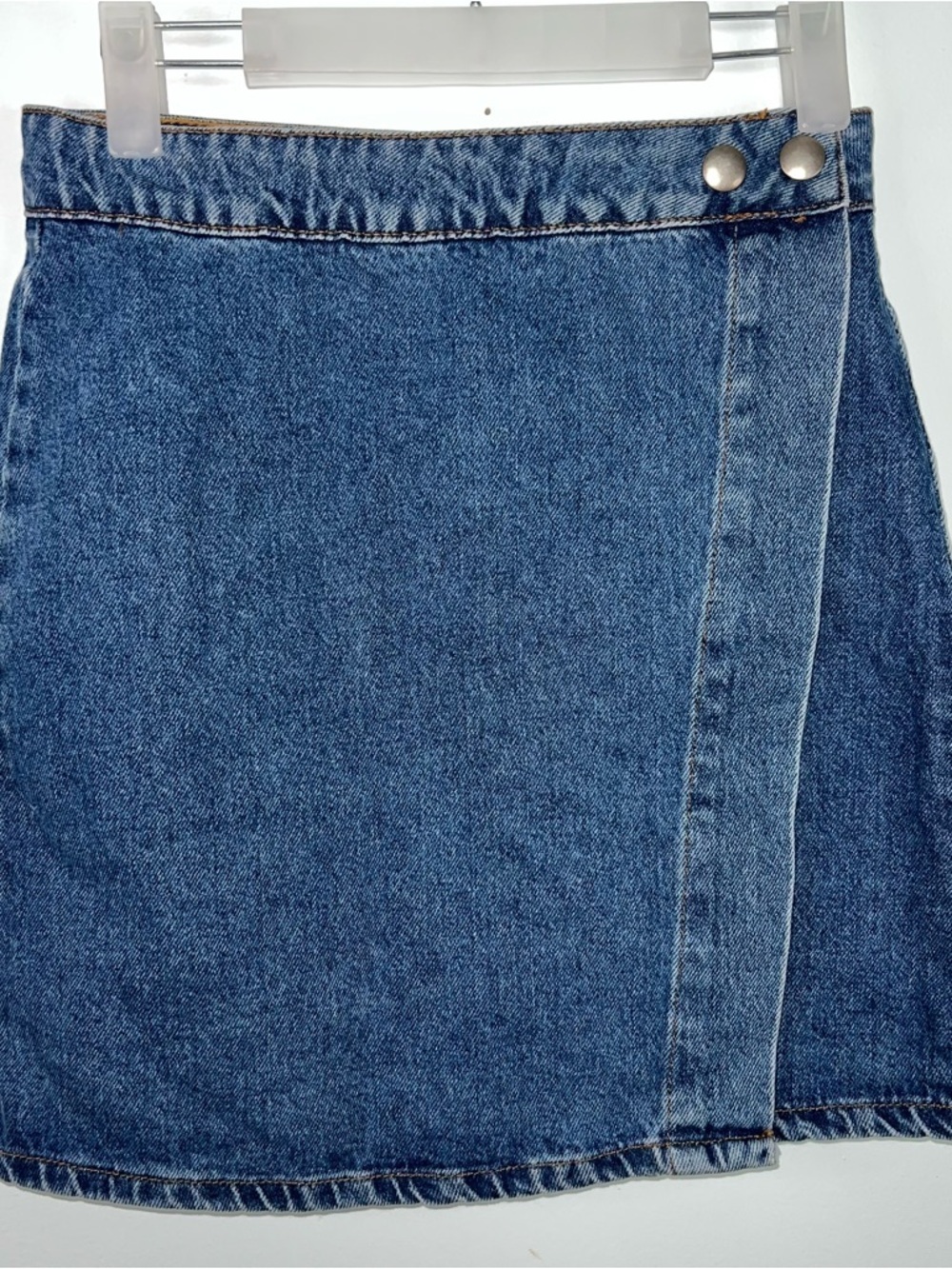 ASOS Blue Denim Wrap Mini Skirt Snap Front Y2K 90’s Casual Size US 4 NWT - Picture 2 of 13